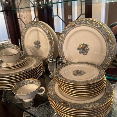 Absolutely gorgeous Lenox china