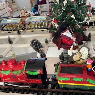 Lionel Express 4-Car Christmas Train Set (G-gauge)