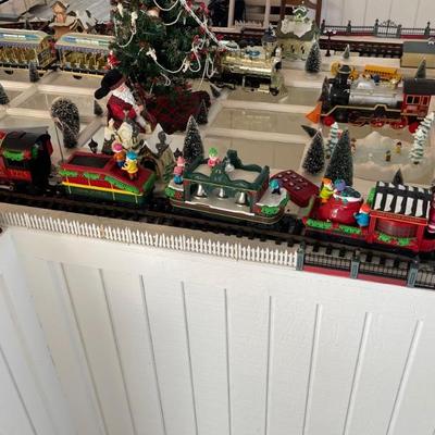 Lionel Express 4-Car Christmas Train Set (G-gauge)