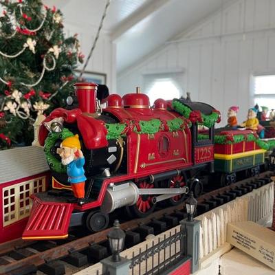 Lionel Express 4-Car Christmas Train Set (G-gauge)