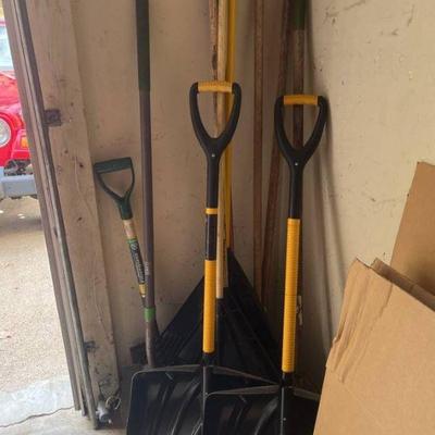 Snow shovels, rakes and other shovels