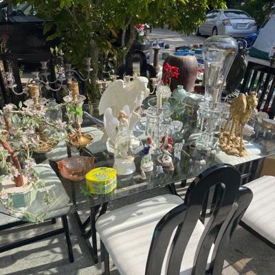 Scores of decorative items 