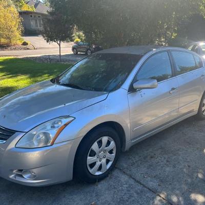 2011 Nissan Altima 2.5S rebuilt transmission clean car with mine or dings runs and drives great! 144k miles 