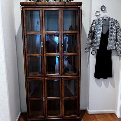 Display cabinet w/lighting