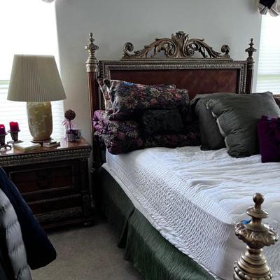 King head/footboard
Mattress