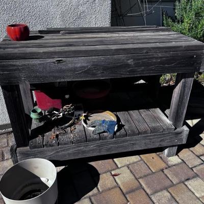 Garden work bench