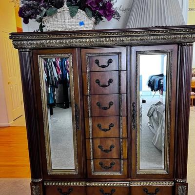 Gentlemenâ€™s Dresser/drawers