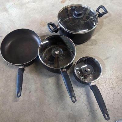 SET of 4 pans w/3 lids Non-stick 1, 3 & 5 Quart & 9.5