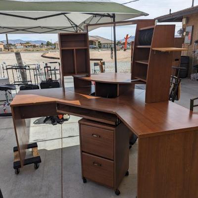 Corner Desk CLEARANCE PRICED $25!!