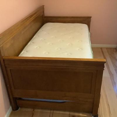 $165 twin trundle bed 39" H 79"W 42"depth (matresses included) 