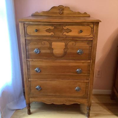 $199 chest of drawers, wooden with dove tail, 4 drawers ***matches vanity 48