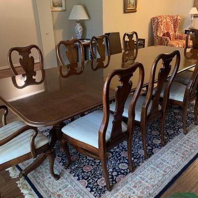 Thomasville table with 10 chairs, 2 leaves