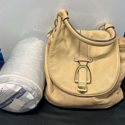 DDD202- GILI (Got To Love It) Handbag & Plush Blanket
