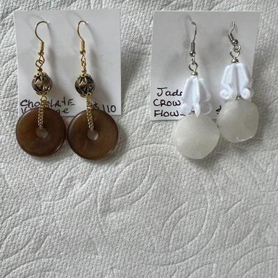 DDD154- Vintage Chocolate Jade & White Jade Earrings