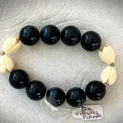 DDD101- Myrna Lee Black Jasper & Pikake (Jasmine Flower) Bracelet 