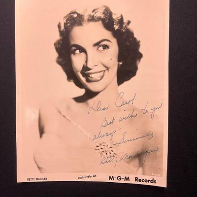 DDD407- Autographed Photo Of 1950â€™s Singer Betty Madigan