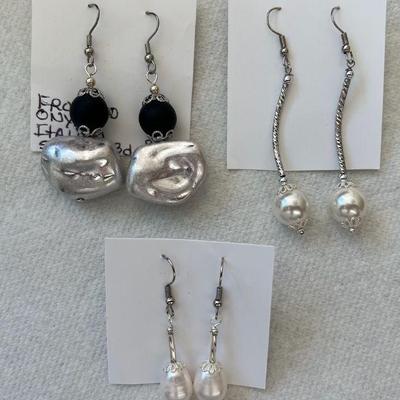 DDD118- Assorted Myrna Lee Chang Earrings
