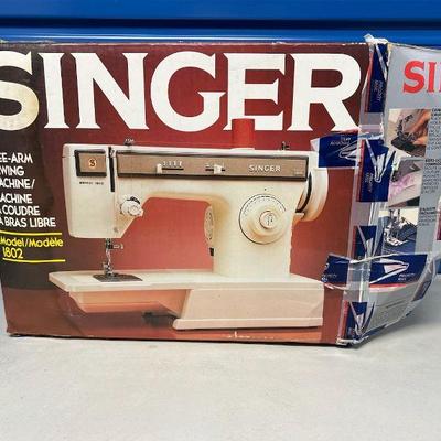 DDD220- Singer Sewing Machine