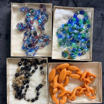 DDD164- Assted Vintage Necklaces