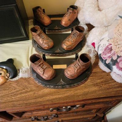 Old bronze shoe sets