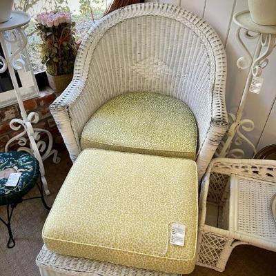 Vintage white wicker arm chair