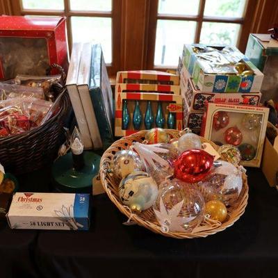 Vintage Christmas decor and paper