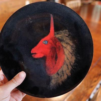 Enamel plate