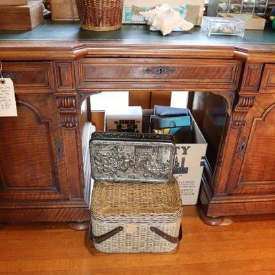 Antique desk, decor