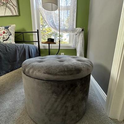 QUILTED ROUND STORAGE OTTOMAN