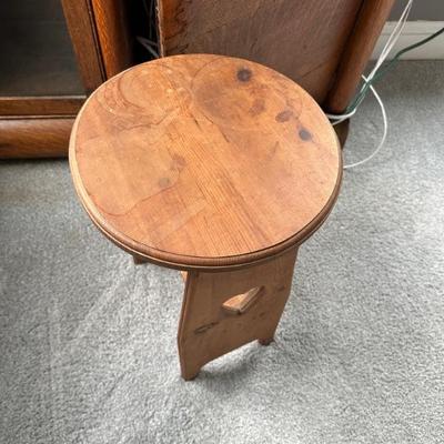 WOODEN HEART STOOL