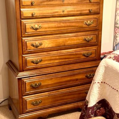 Beautiful chest of drawers