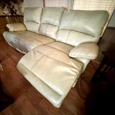 this is such a comfortable sofa! great Christmas gift idea! Like New!!