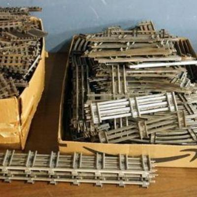 1142	LIONEL TRAIN LARGE LOT O GAUGE TRACK & SWITCHES
