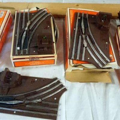 1137	LIONEL TRAIN LOT RIGHT & LEFT HAND MANUAL, O GAUGE SWITHES
