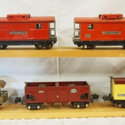 1035	LIONEL TRAIN CARS LOT OF 5 INCLUDING 816, 817, 2814, 2817 & PULLMAN CAR
