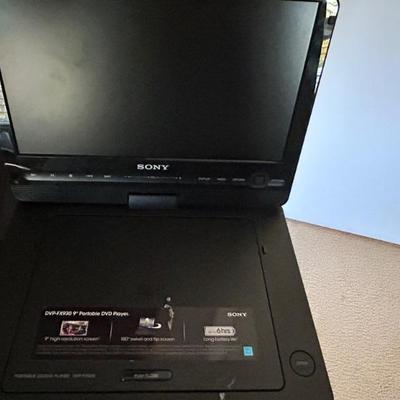 Portable Sony DVD w/Carrying Case