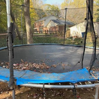 Full Size Trampoline w/safety nets