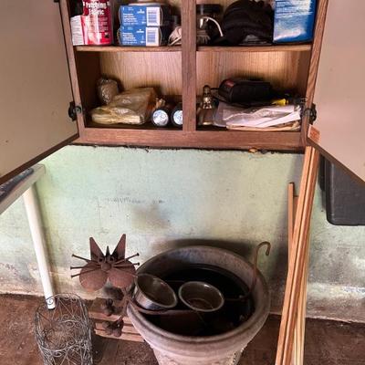 Garden Pots, Light Bulbs and Misc Garage items