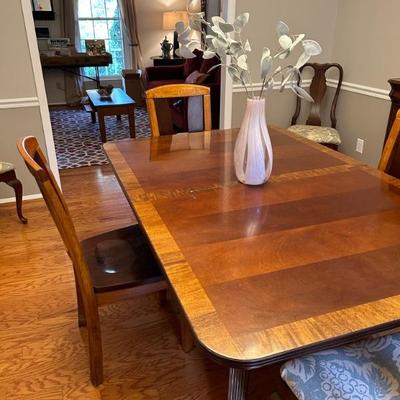 Dining Room Table w/six Chairs