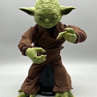 Animated Star Wars Yoda Figurine