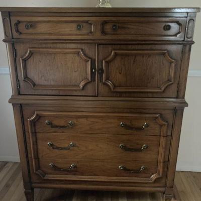 French Provincial Tall Dresser

Canopy BedView fullsize
