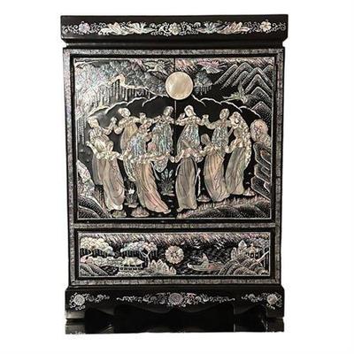 Lot 003   1 Bid(s)
Vintage Asian Inlaid Mother of Pearl Four Drawer Jewelry Chest