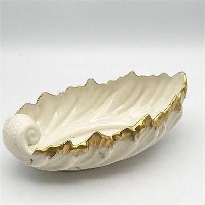 Lot 018   
Early 20th Century Acanthus Leaf Bowl