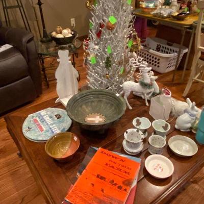 Square Coffee Table, Christmas Decorations