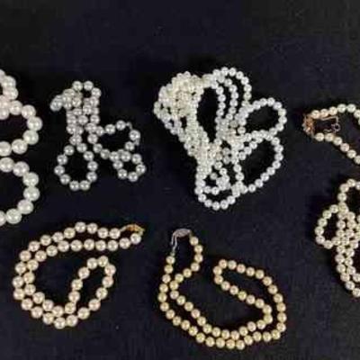 KIHE115 Six Strands Of Vintage Pearls, Majorica & More	Six necklaces and one bracelet. First strand with the largest pearls, we believe,...
