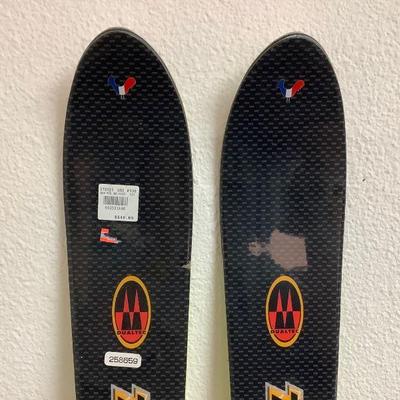 WIII202 Rossignol Skis & Thule Rack Set	Size 177 Rossignol skis with Salomon bindings. Look to be in good shape. A pair of Thule Car...