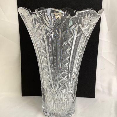 MAHA208 X-Large Waterford Crystal Vase	Waterford Crystal 'Mariana' Vase. Comes in the original box and looks to be in great condition.
