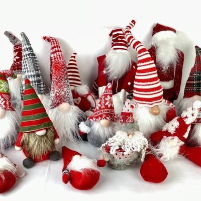 JOSW955 Woof & Poof Santa's & Gnomes	2 Woof and Poof fabric Santa's. Â 15 fabric gnomes in various sizes colors and shapes.
