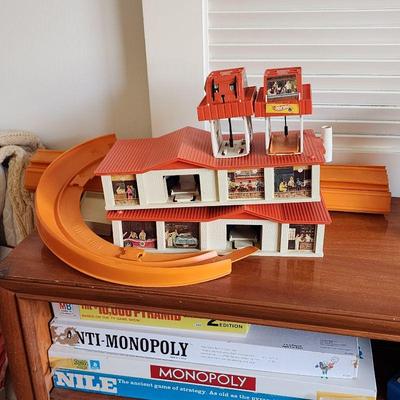 Hot Wheels super charger race track