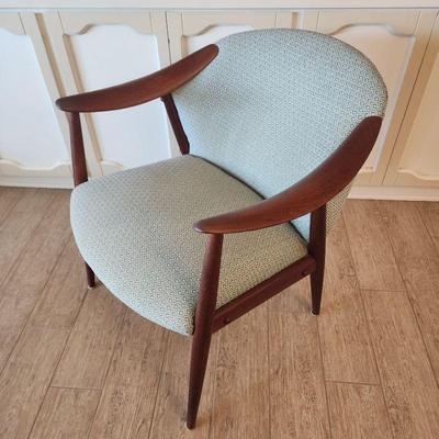 Mid century modern upholstered chair
